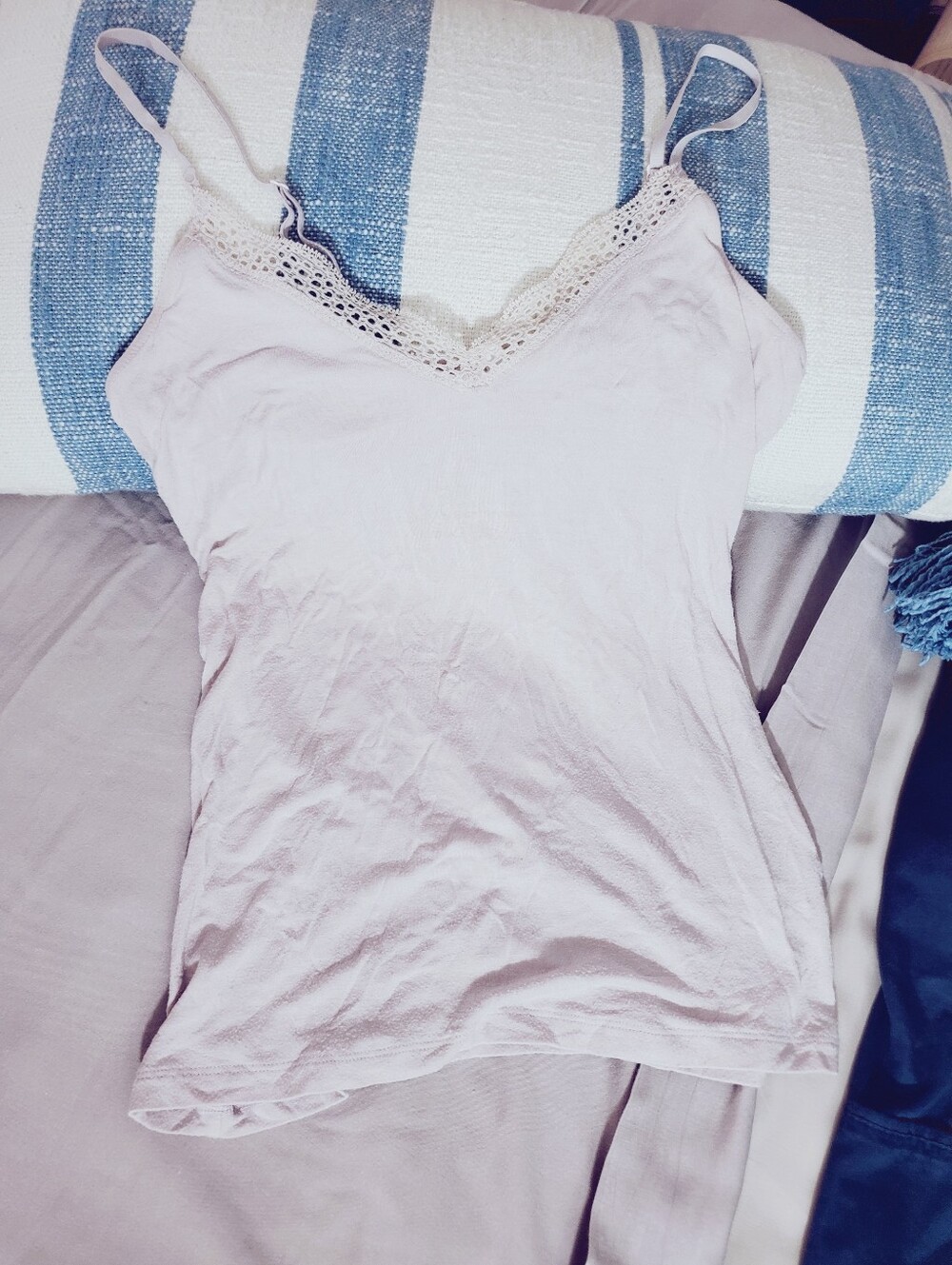 FREE WITH PURCHASE- LA SENZA Vintage Lace-Trim Camisole Tank Top - Light Mauve
